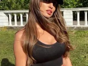 Бившата на Ники Илиев - готова за нова любов, изду пазва и джуки (Фото в галерията)