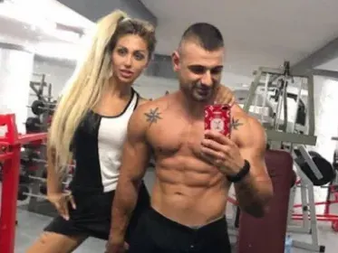 Бивше гадже издържало мъжа на Джулиана Гани (Ванеса направила фитнеса му, той я зарязал заради силиконката)