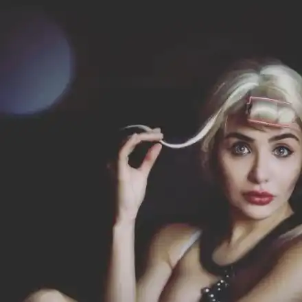 Елен Колева се пусна без дрехи