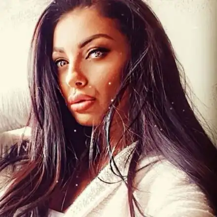 Емануела се фука със снаха-хубавица