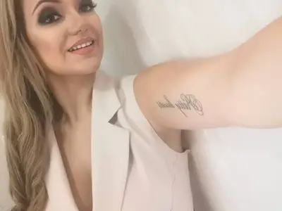 Ето я дяволската готвачка с най-голям бюст (Снимки)