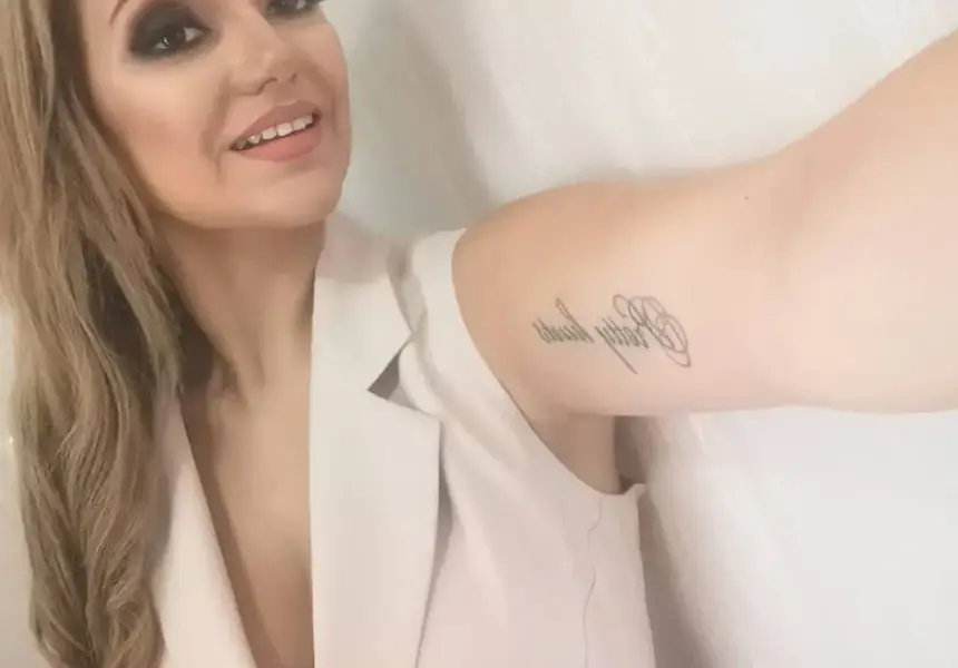 Ето я дяволската готвачка с най-голям бюст (Снимки)