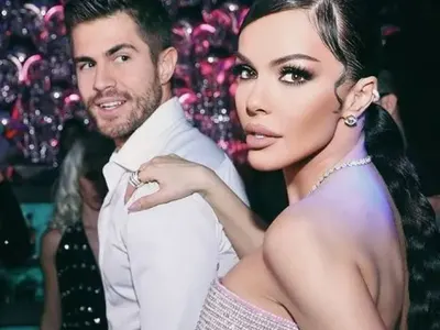 Иво Аръков посегна на Галена, тя размаза торта в лицето му