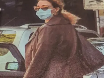 Жената на Боби Михайлов все още става! Вижте какъв бедър и дупе вади Мария Петрова (Папарашко фото)