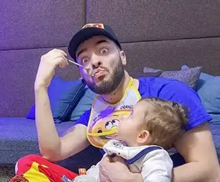 Криско мъж под чехъл:  Какво се случи с мен, превърнах се в една домакиня!