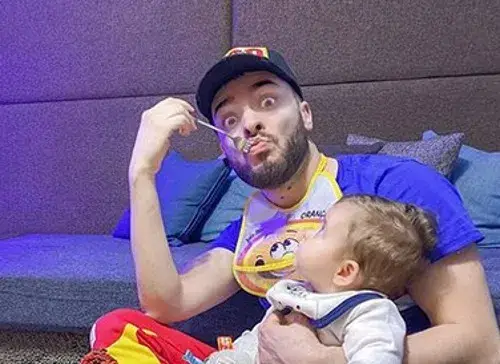 Криско мъж под чехъл:  Какво се случи с мен, превърнах се в една домакиня!