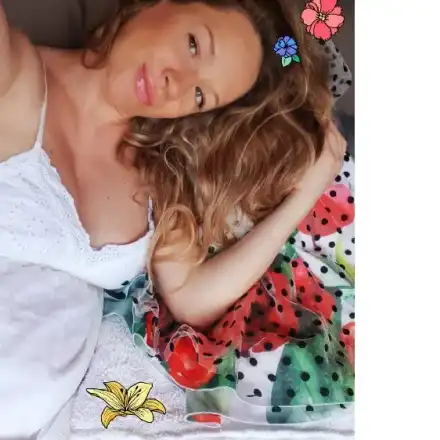 Лора Караджова роди син, пази името на бебето в тайна