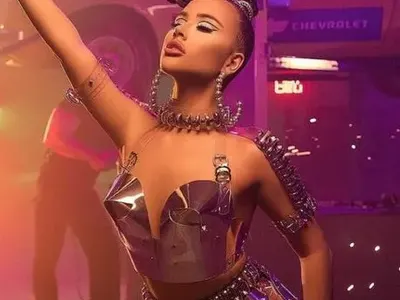 Лорд Евгени Минчев отсече: Гери Никол в декор от петата световна, модна карантина и ножица за Джена и още + СНИМКИ