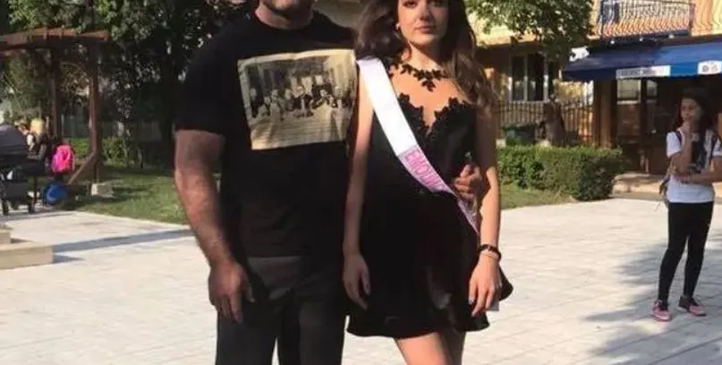 Малката дъщеря на Очите рестартира бизнеса му