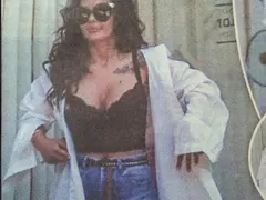 Мария се разхвърли по бельо