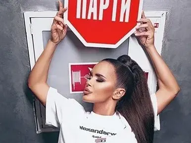 Мария се съблече за първия чалга клип (Снимка)