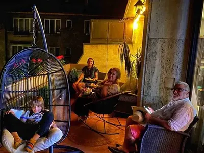 Марта Вачкова зачеркна карантината с парти на терасата