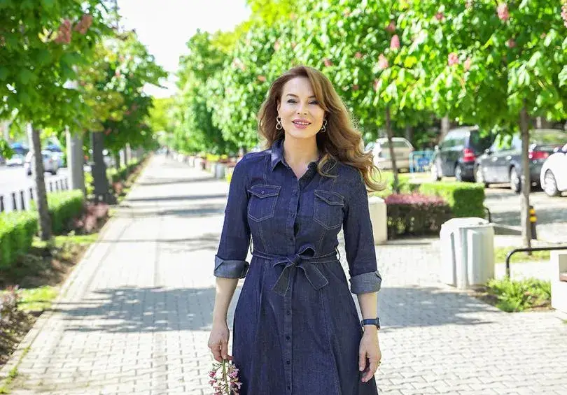 Мира Добрева върната по спешност в БНТ да смени симулантката Нора Шопова