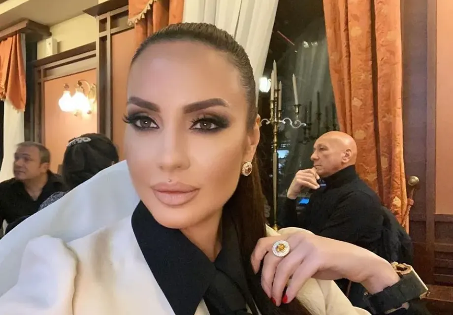 Наталия Гуркова с обица на устната за ЧРД