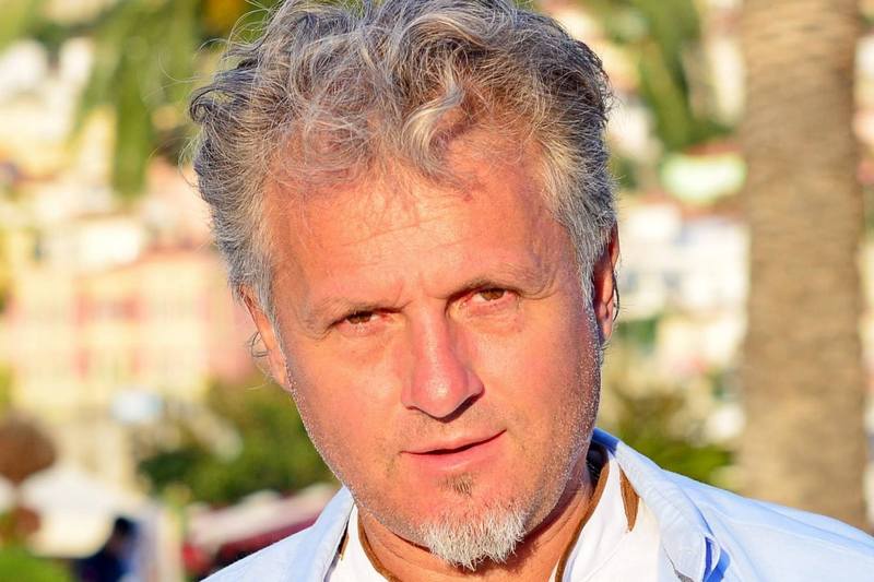 Натискат Къци да влезе в политиката, той не ще и да чуе