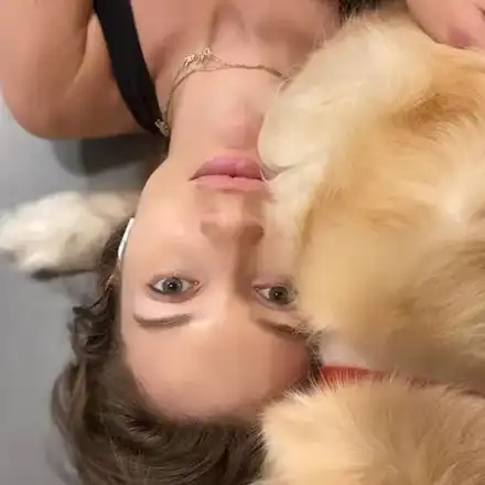 Никол Станкулова приютява бездомно куче