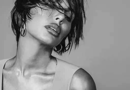 Николета шашна  феновете с  променена визия, показа и новия член на семейството си  (Снимка)