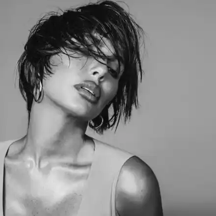 Николета шашна  феновете с  променена визия, показа и новия член на семейството си  (Снимка)