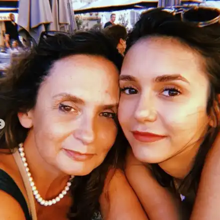 Нина Добрев от месеци разделена със семейството си