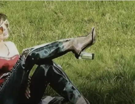 Потрес! Радинела Чушева щъка с токчета по поляните (Вижте нелепата й хрумка - Фото)