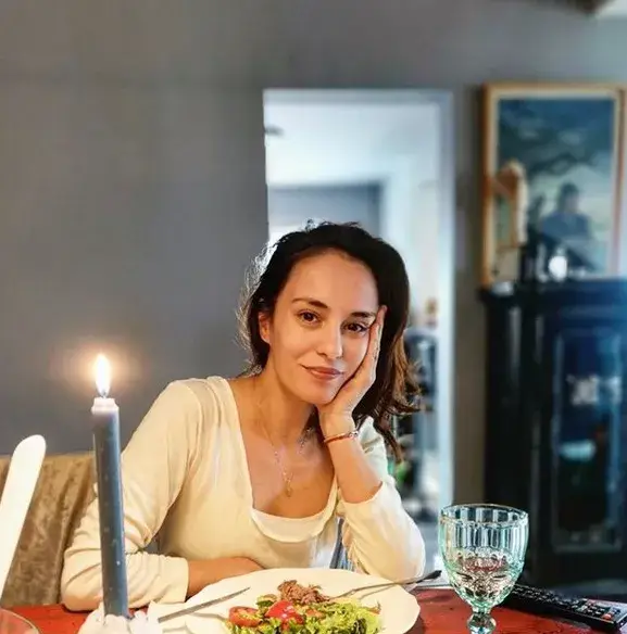 Радина разцъфтя от щастие, че пак ще става майка (Снимка на бременната актриса)