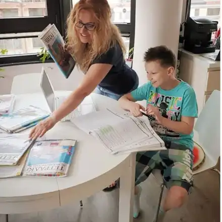 Рени стана учителка