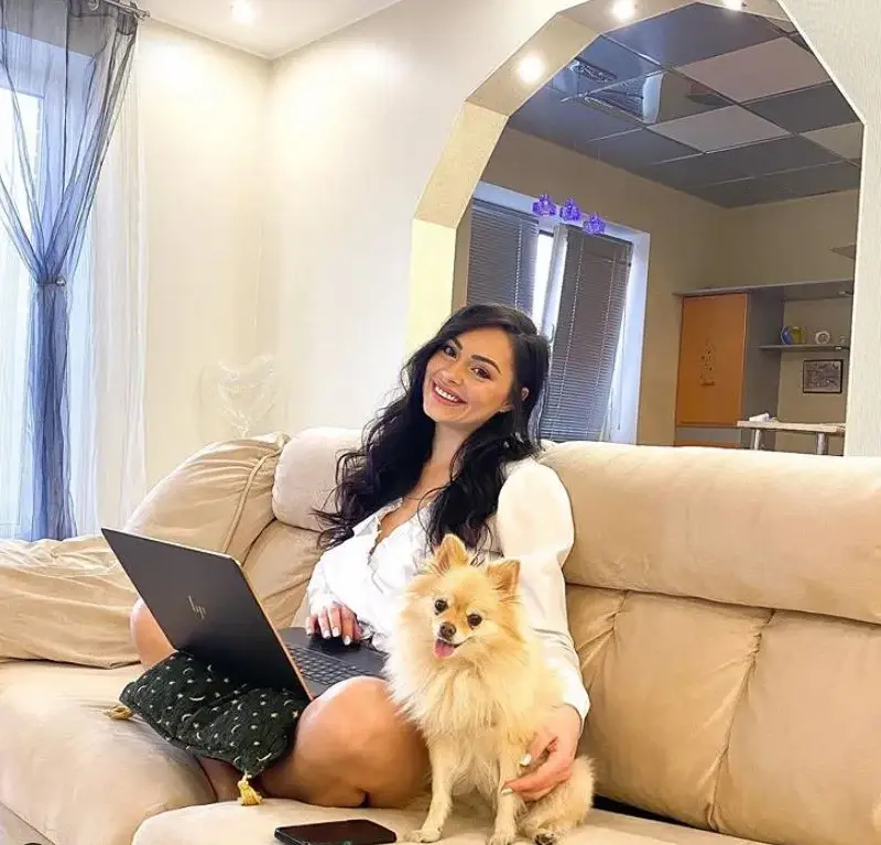 Руски баби хокат мис Футбол заради еноти