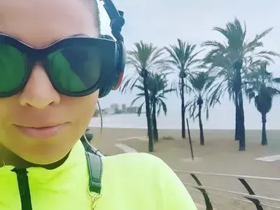 Сани Алекса загуби мъжа си (Певицата теши мъката си на яхта в Испания СНИМКИ)