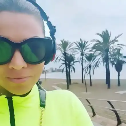 Сани Алекса загуби мъжа си (Певицата теши мъката си на яхта в Испания СНИМКИ)