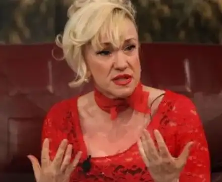 Сашка Васева събира 10 000 евро, за да прогледне