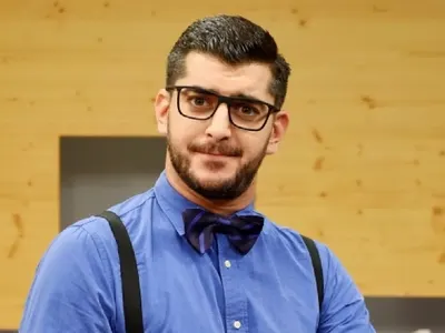 Сашо Кадиев спипан с любовница (Натиска се с млада брюнетка в парка)