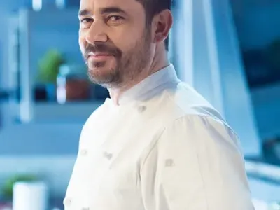 Шеф Ангелов не сваля мартеницата и през май