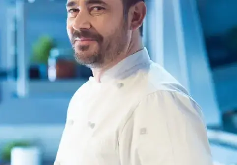 Шеф Ангелов не сваля мартеницата и през май