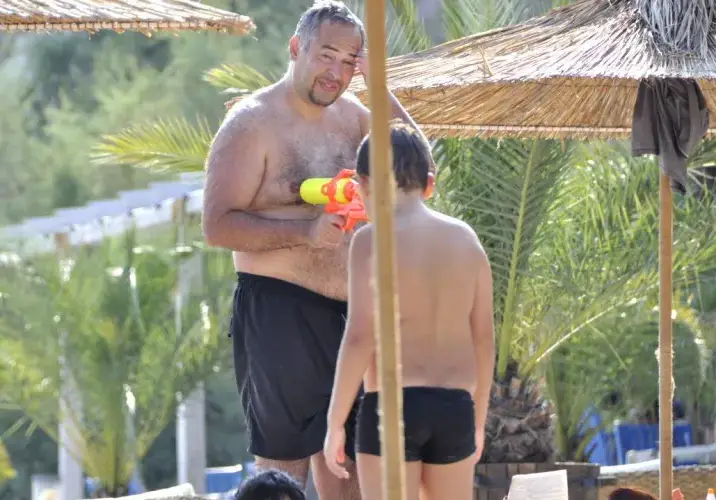 Синът на Бойко Василев не ще да чуе за него, след като заряза майка му