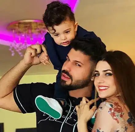 Синът на Фики Стораро по стъпките му (Малкият Тони още не може да говори, но вече пее)