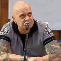 Слави загубил над 2 милиона заради телевизията си (Дългия се стяга за избори и голям концерт)