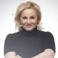 Тони Димитрова спасява улични кученца