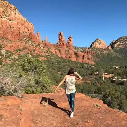 Убийцата Анита Мейзер спи с 30-годишен (Вулгарната ромка залюби млад американски мачо)