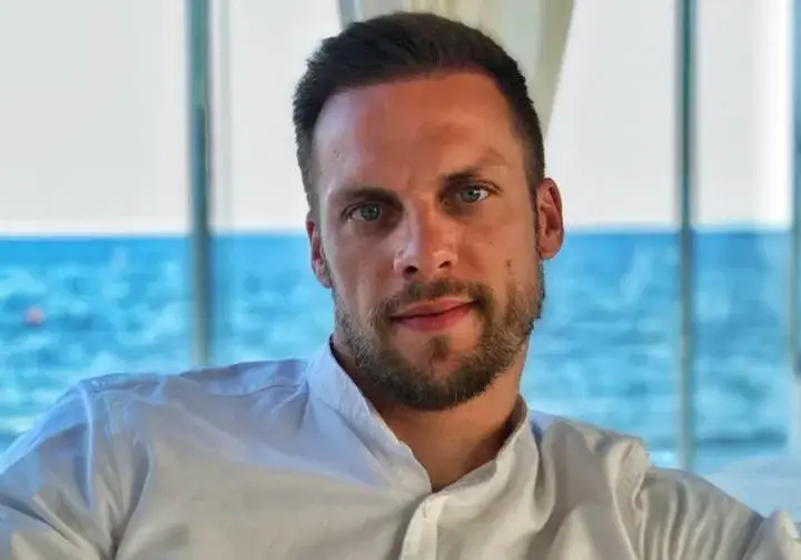 Ваня Джаферович фалира (Екс футболистът съкращава персонала си, не може да плаща заплати)