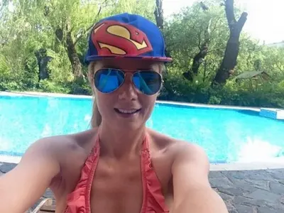 Венета Райкова няма търпение да се съблече по бански