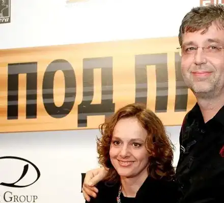 Виктор Божинов заряза любовницата си и се събра с жена си (Параскева Джукелова му прости изневярата)