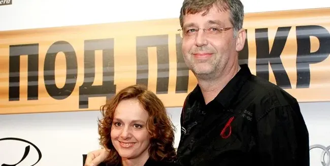 Виктор Божинов заряза любовницата си и се събра с жена си (Параскева Джукелова му прости изневярата)