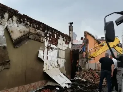 Взрив изпепели къщата на китариста от „Медикус“ (Три постройки станаха на пепел заради огнения ад)