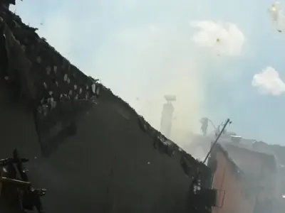 Взрив изпепели къщата на китариста от „Медикус“ (Три постройки станаха на пепел заради огнения ад)