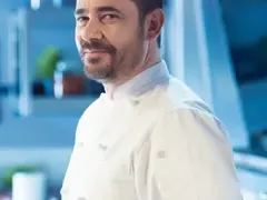 Шеф Ангелов не сваля мартеницата и през май