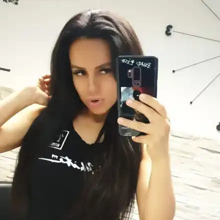 Анн-Джи заляга над уроците