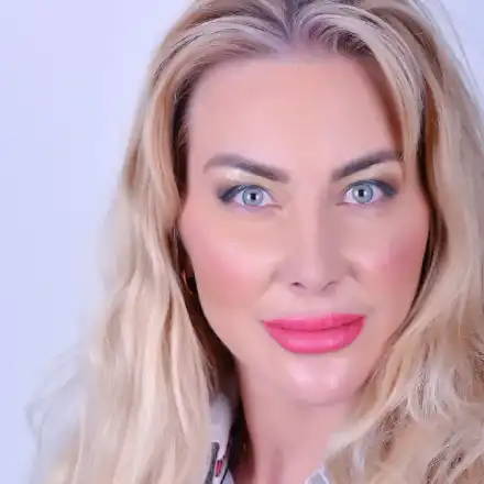 Антония Петрова ЛЪЖЕ, че е на 36 г.! Миската се оказа далеч по-възрастна (ИСТИНАТА ТУК)