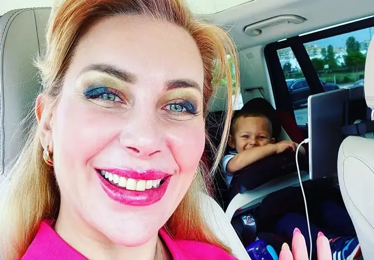 Антония Петрова втрещи с грим (Моделката изглежда като пребита, подпухна от филъри - Фото)