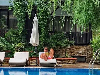 Башар заведе любовницата и щерка си на БГ море (Снимки)