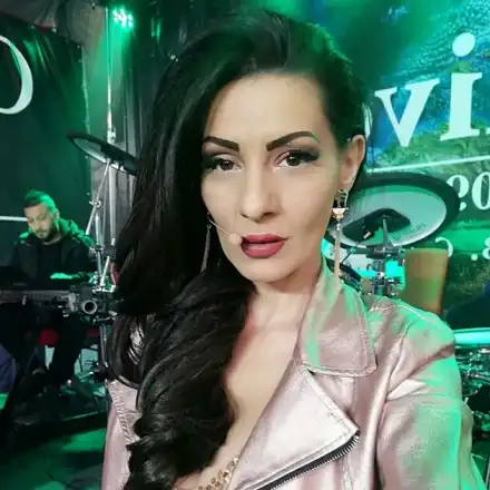 Царицата на сръбския кавър Исмералда: Религията ме спаси от хазарта